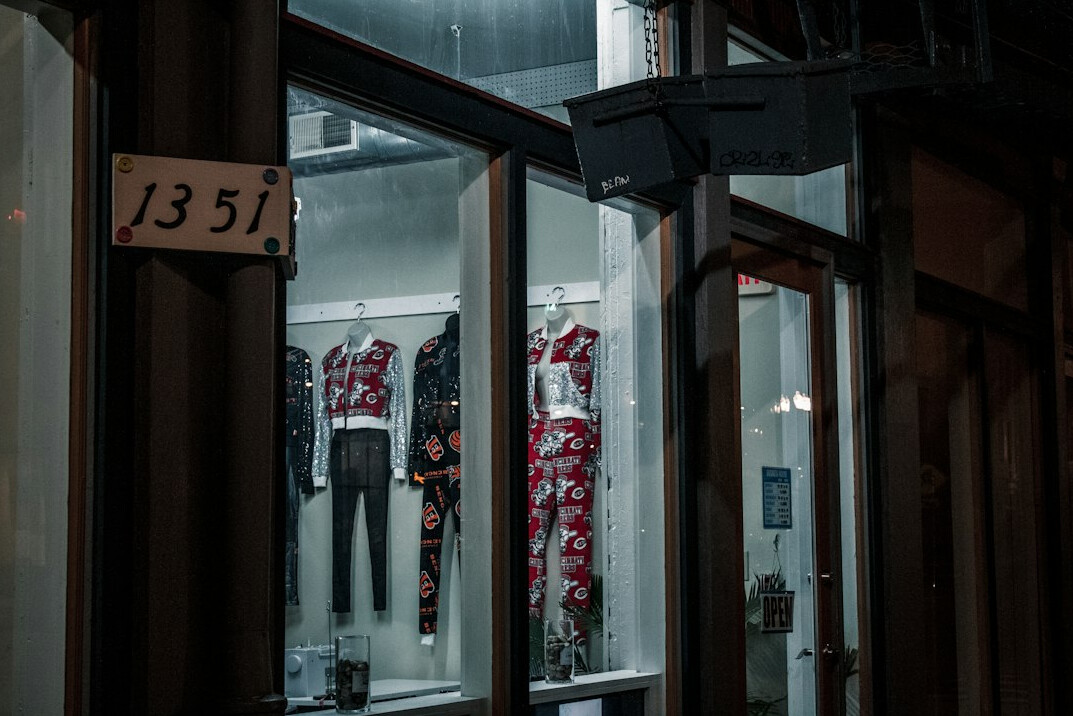 clothing store theft investigation